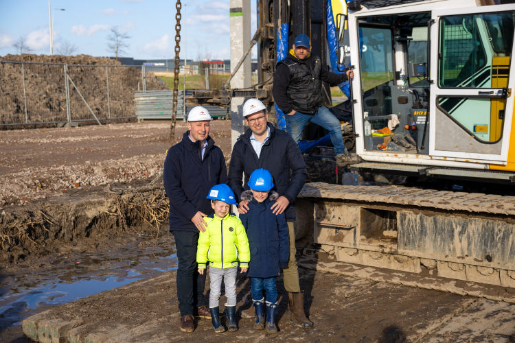 Eerste paal nieuw pand